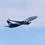 Avión de Aeromexico volando