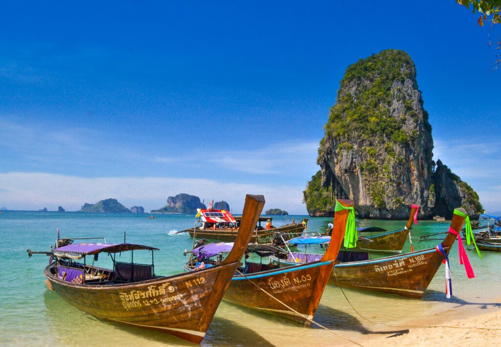 Krabi Tailandia y embarcaciones turísticas locales